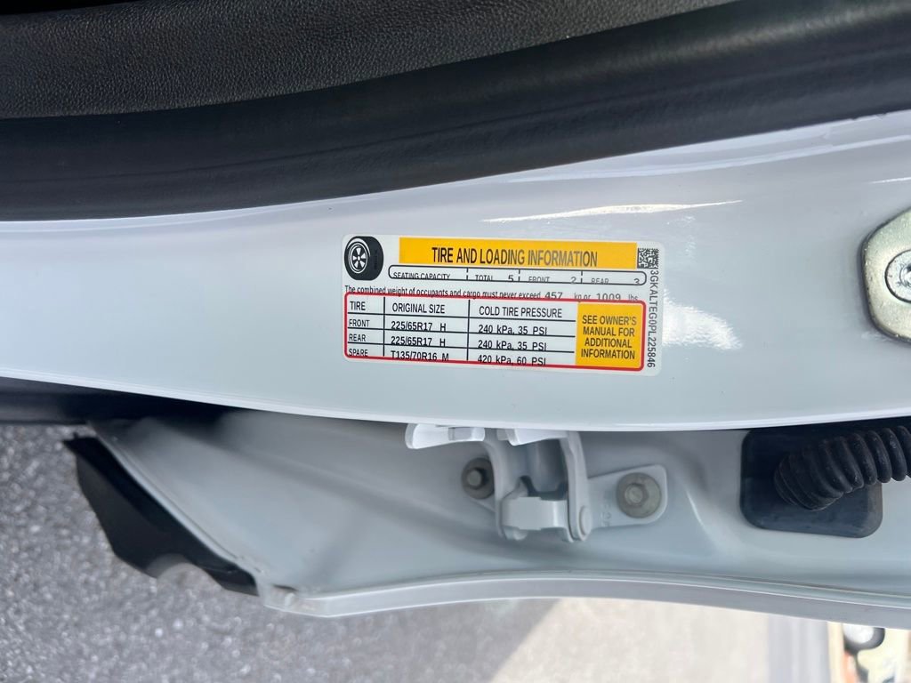 Used 2023 GMC Terrain SLE w/ Driver Convenience Package image 28