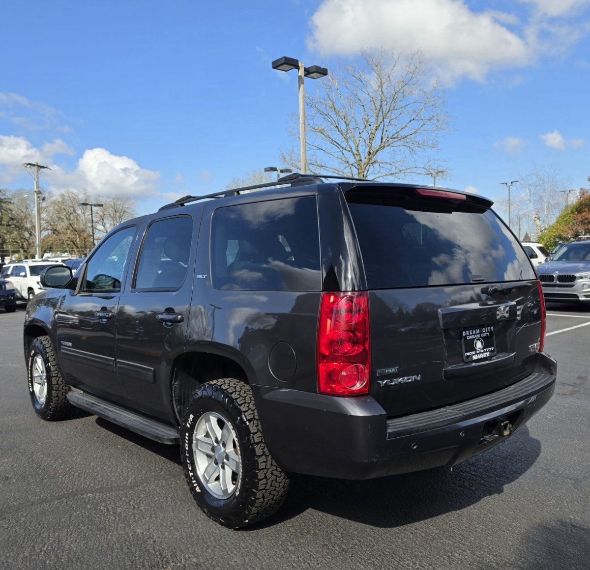 Used 2010 GMC Yukon SLT w/ SLT-2 Equipment Package AWD/4WD image 7