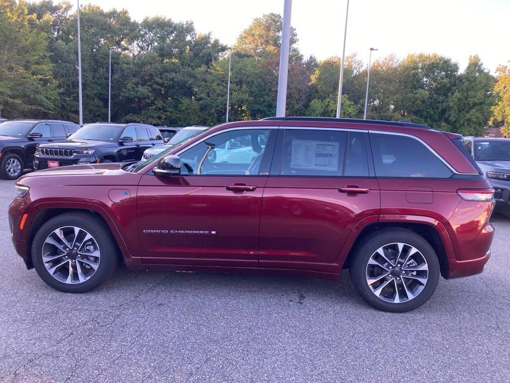 New 2024 Jeep Grand Cherokee Overland w/ Advanced Protech Group III AWD/4WD image 2