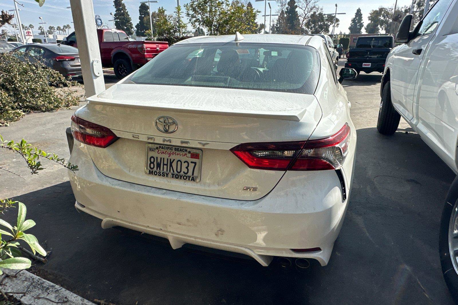 Used 2021 Toyota Camry SE image 3