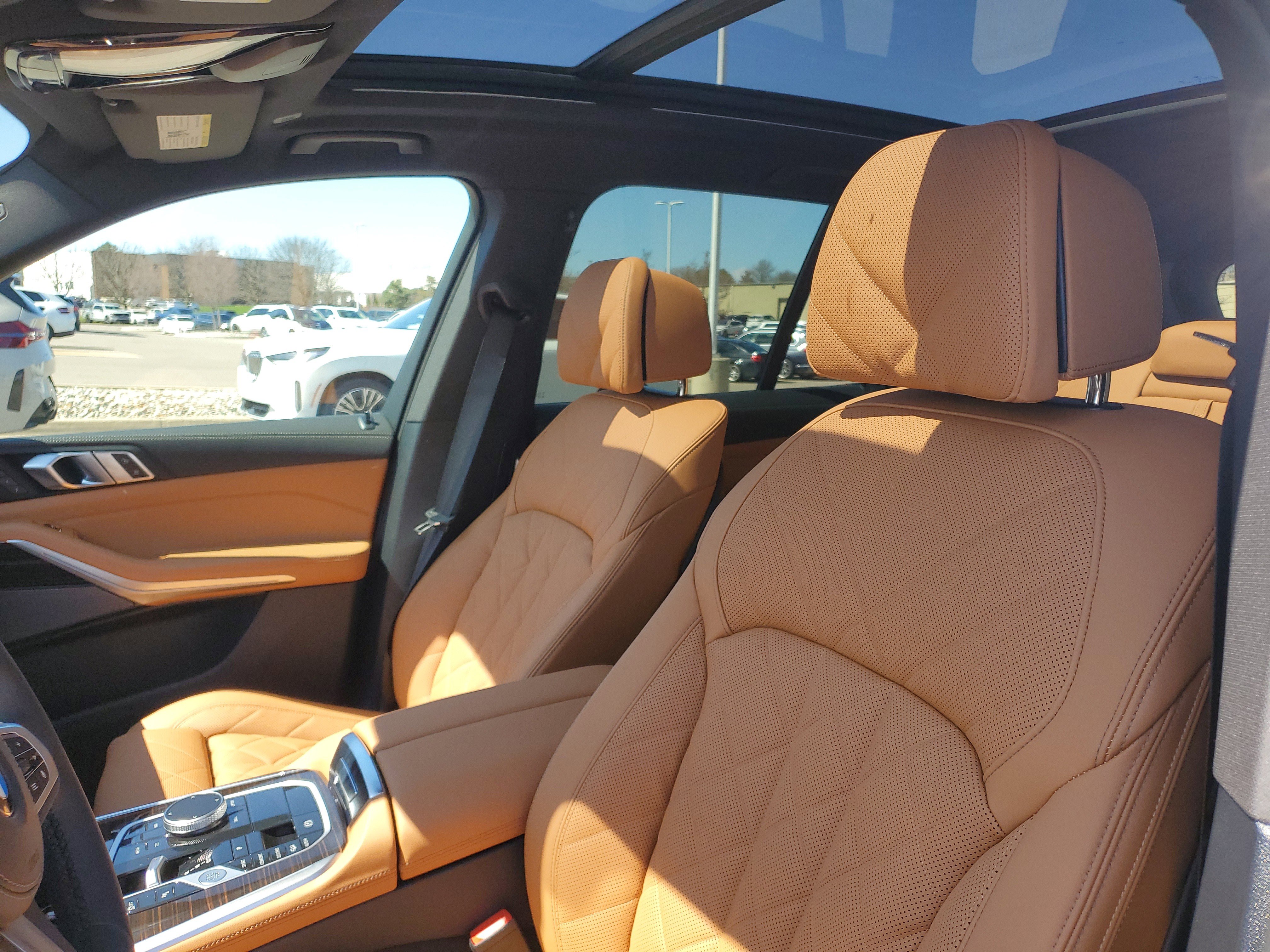 New 2026 BMW X5 xDrive40i w/ M Sport Package AWD/4WD image 7