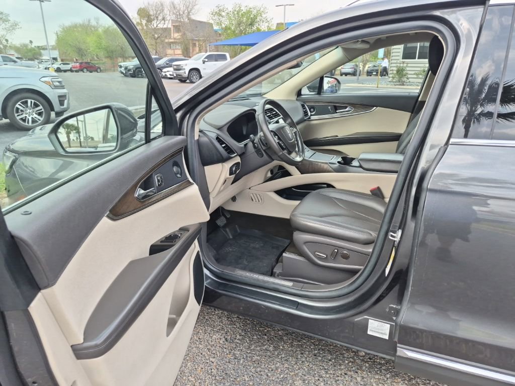 Used 2020 Lincoln Nautilus Reserve w/ Cargo Utility Package AWD/4WD image 11