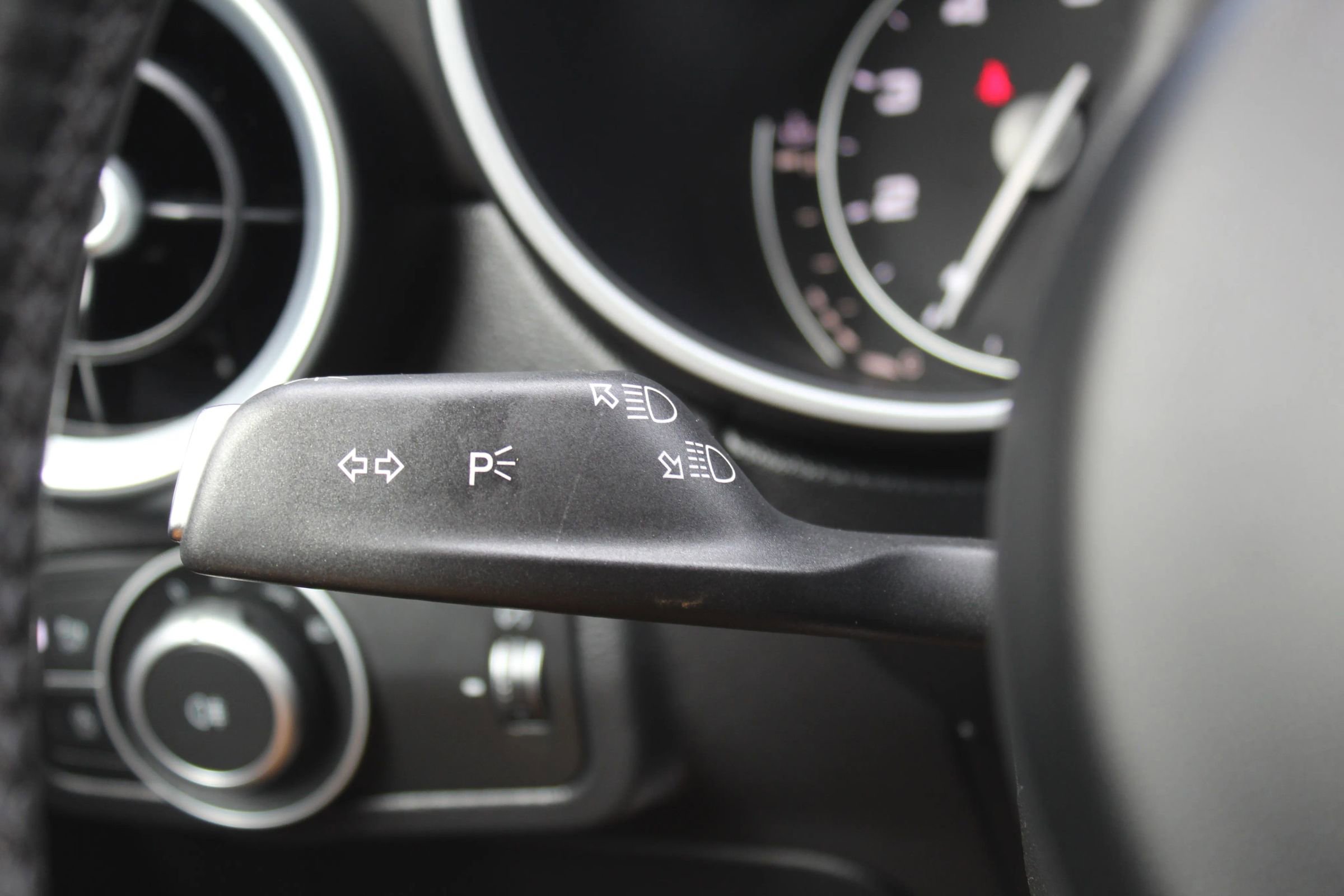 Used 2019 Alfa Romeo Stelvio Ti Lusso w/ Quick Order Package 22X Lusso AWD/4WD image 29