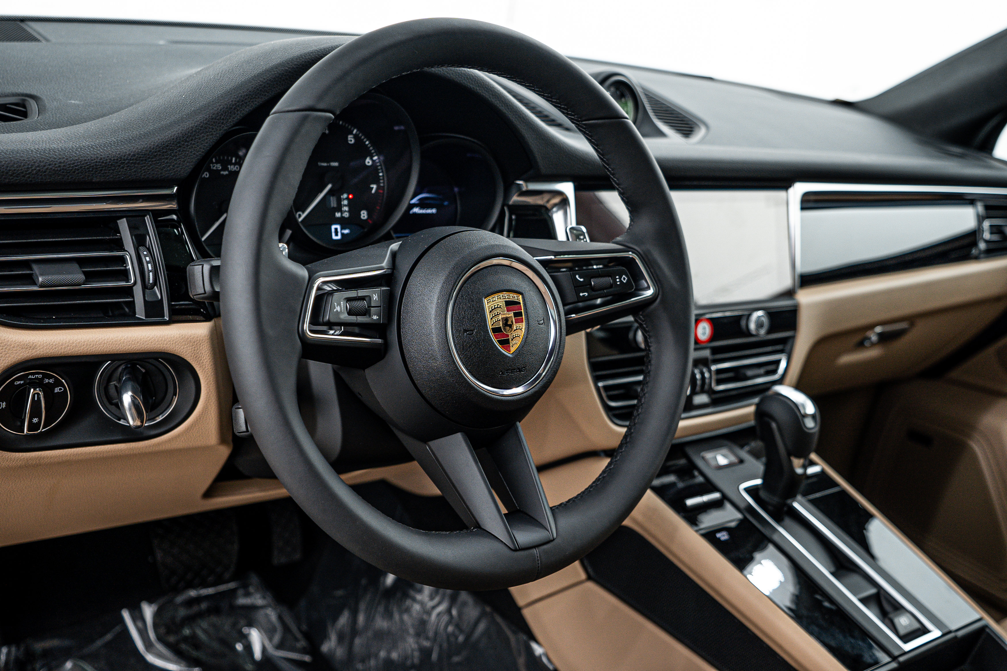 New 2025 Porsche Macan image 13