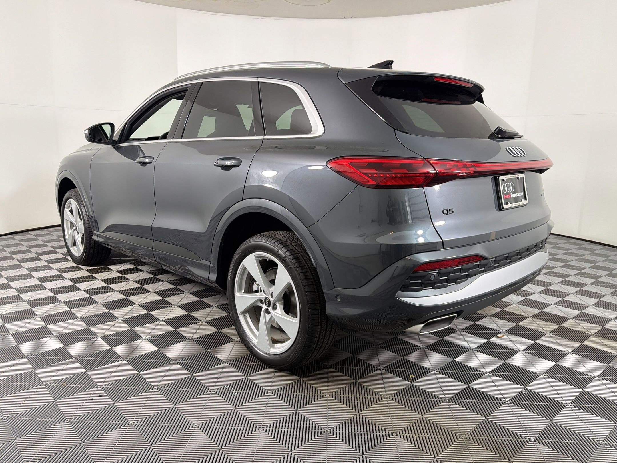 New 2025 Audi Q5 Premium Plus AWD/4WD image 3