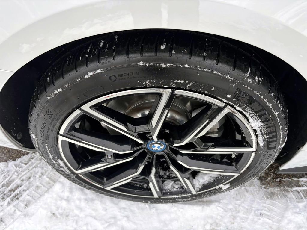 Certified 2022 BMW i4 eDrive40 w/ M Sport Package image 10