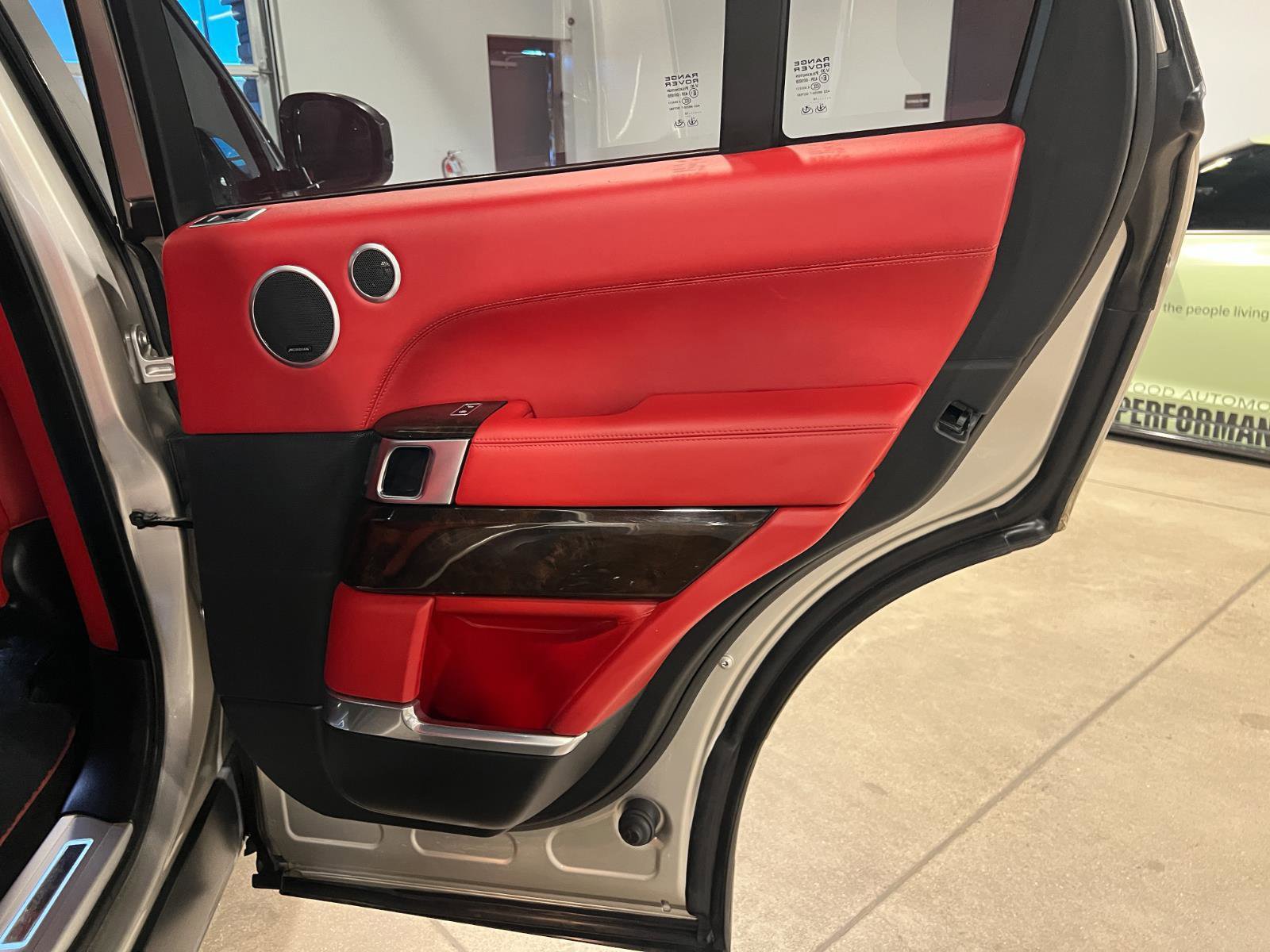 Used 2015 Land Rover Range Rover Autobiography image 46