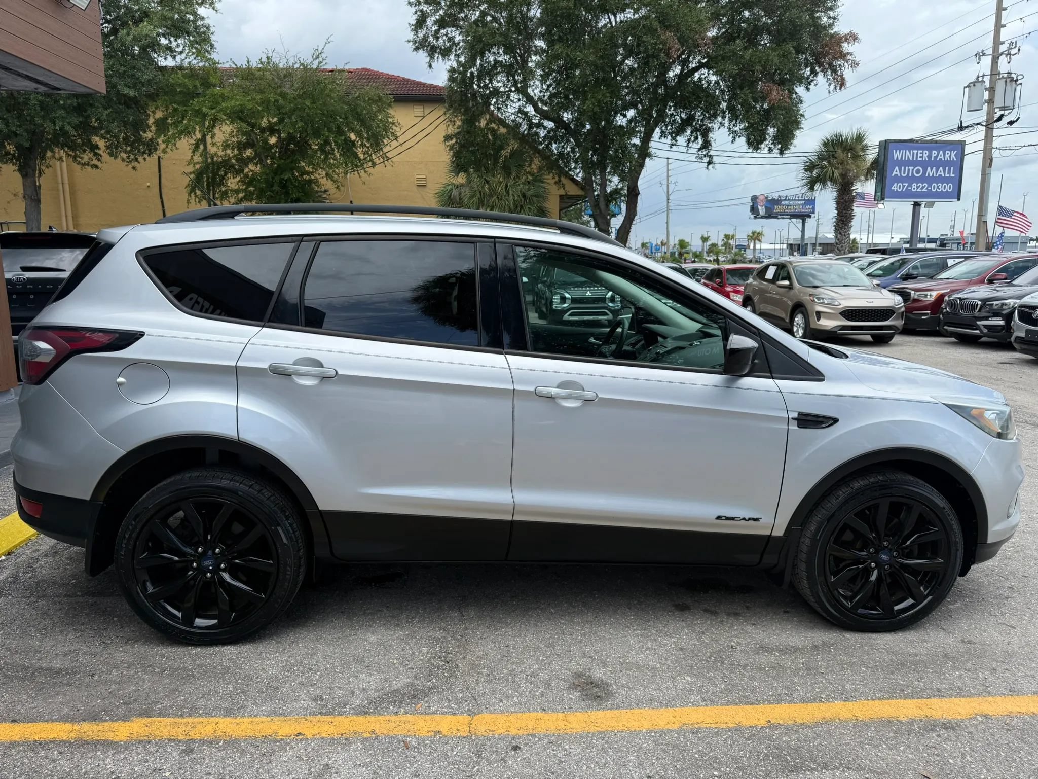 Used 2017 Ford Escape SE w/ SE Sport Appearance Package AWD/4WD image 5