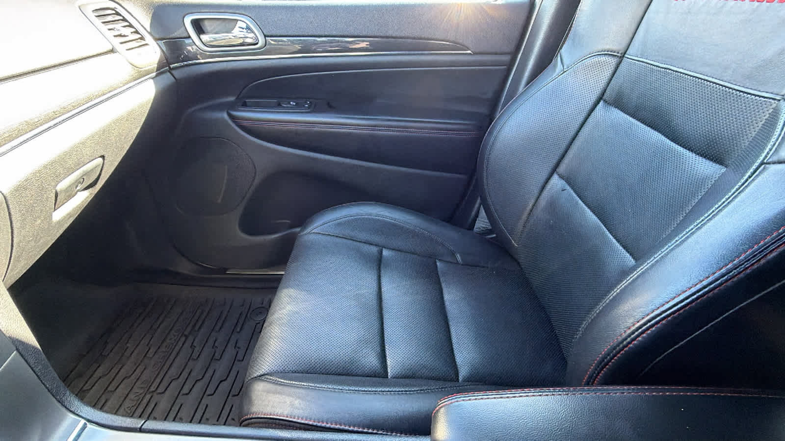 Used 2017 Jeep Grand Cherokee Trailhawk w/ Trailhawk Luxury Group image 12