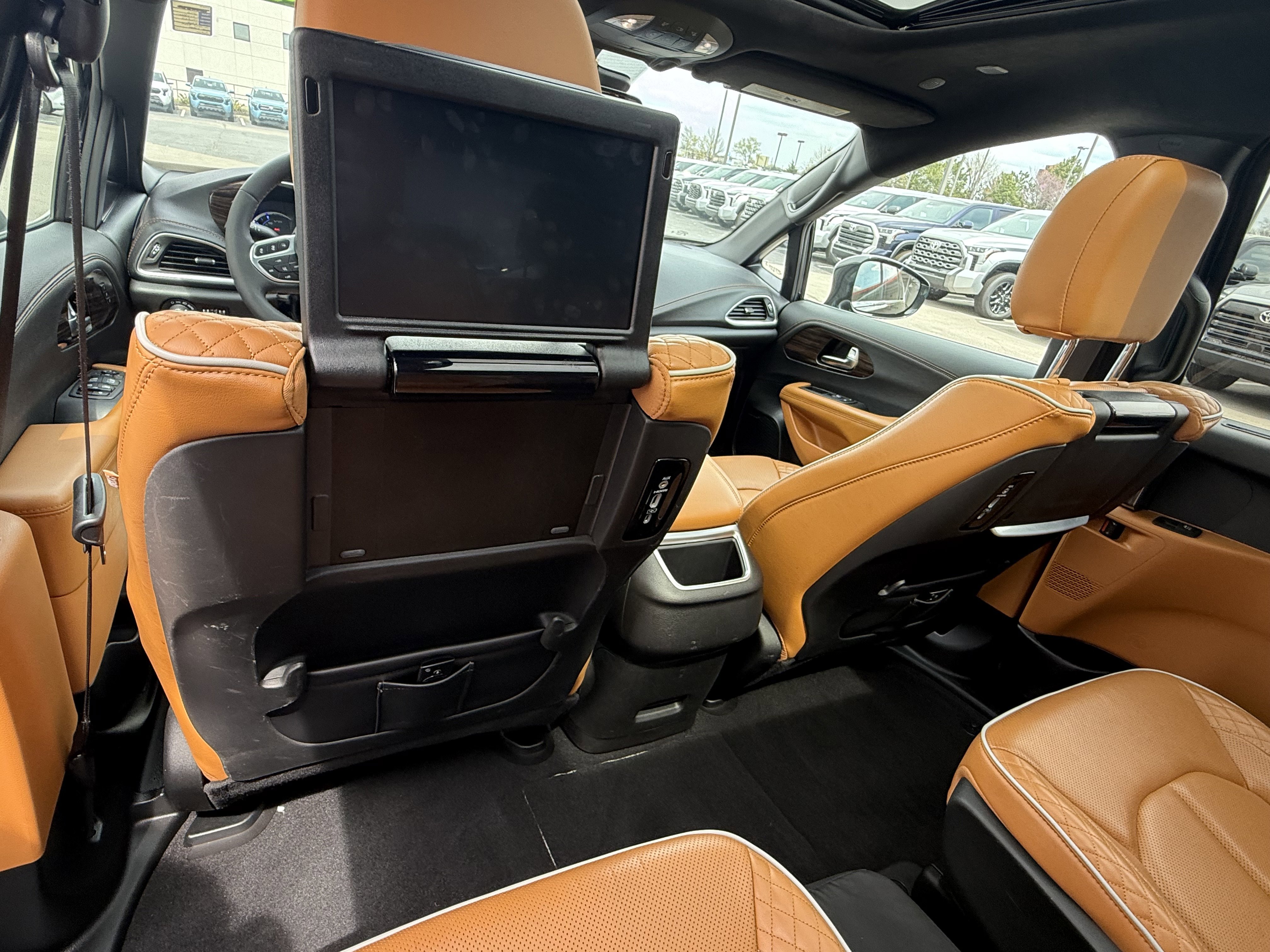 Used 2023 Chrysler Pacifica Pinnacle image 25