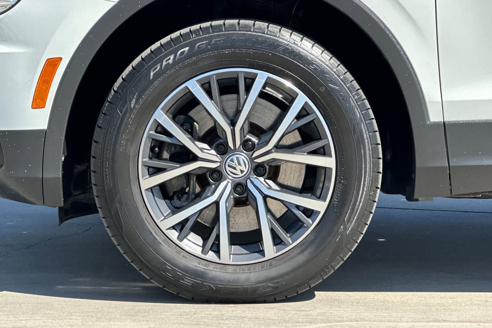 Used 2020 Volkswagen Tiguan SE AWD/4WD image 36