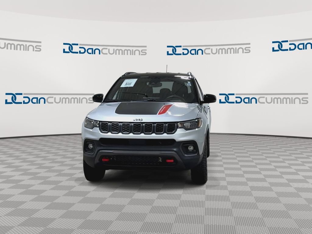 Used 2025 Jeep Compass Trailhawk AWD/4WD image 4