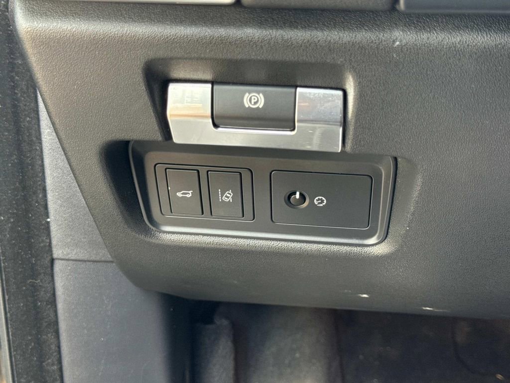 Used 2018 Jaguar E-PACE SE image 19