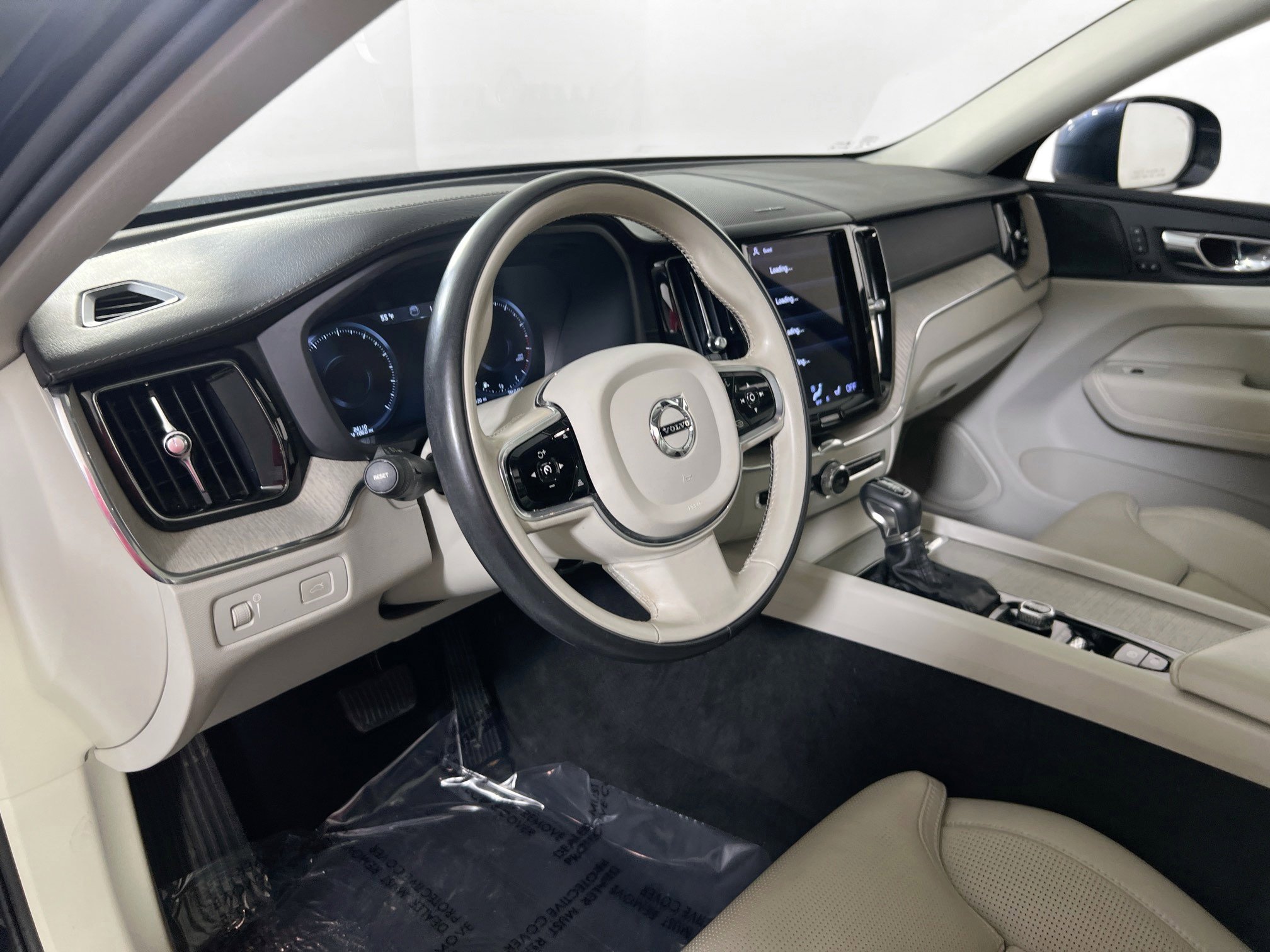 Used 2021 Volvo XC60 T5 Inscription image 9