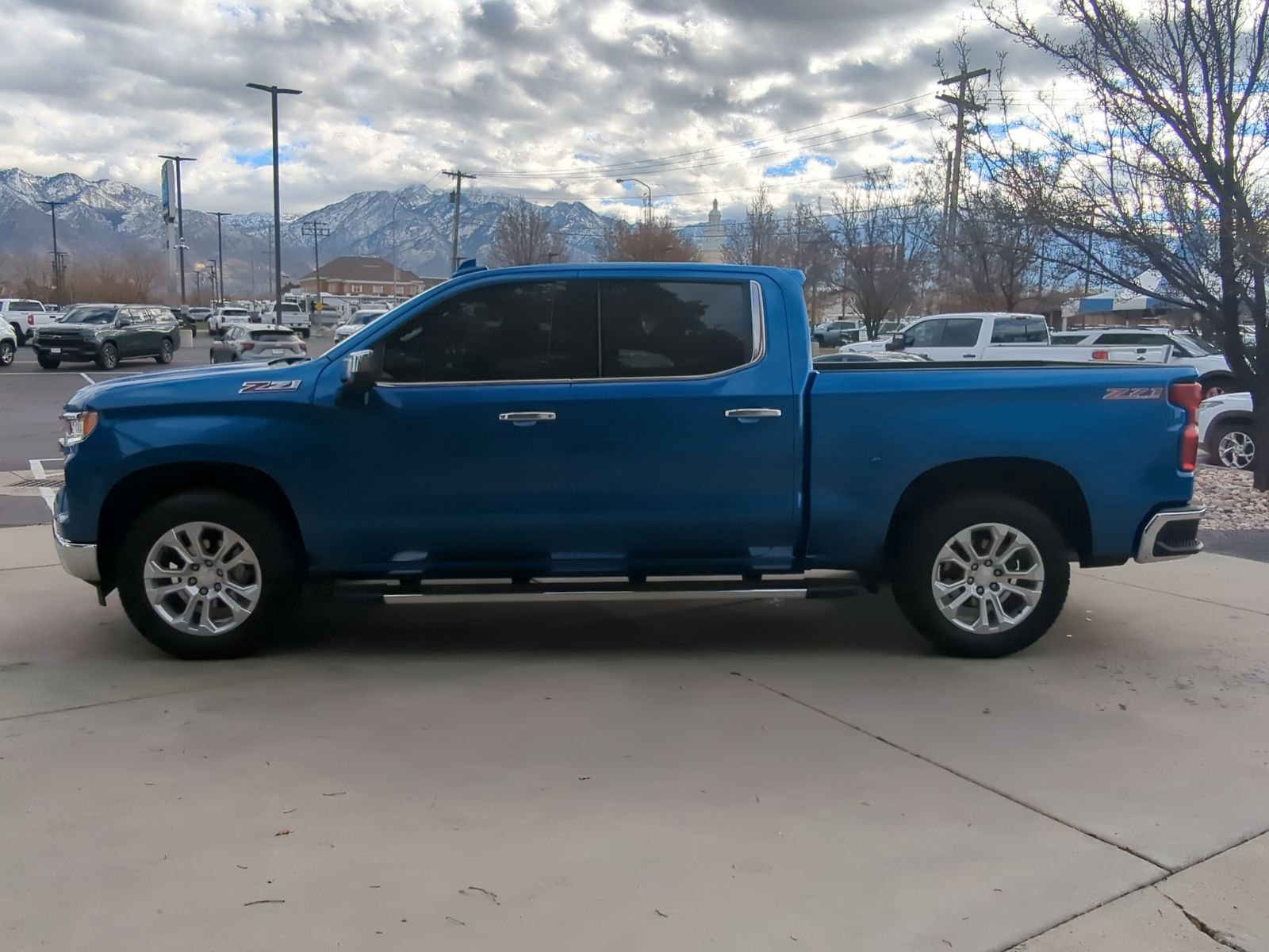 Used 2022 Chevrolet Silverado 1500 LTZ w/ LTZ Premium Package image 3