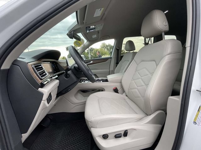 Certified 2026 Volkswagen Atlas SE w/ Black Wheel Package FWD image 18