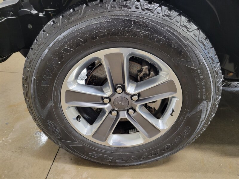 Used 2022 Jeep Wrangler Unlimited Sahara w/ Cold Weather Group AWD/4WD image 20