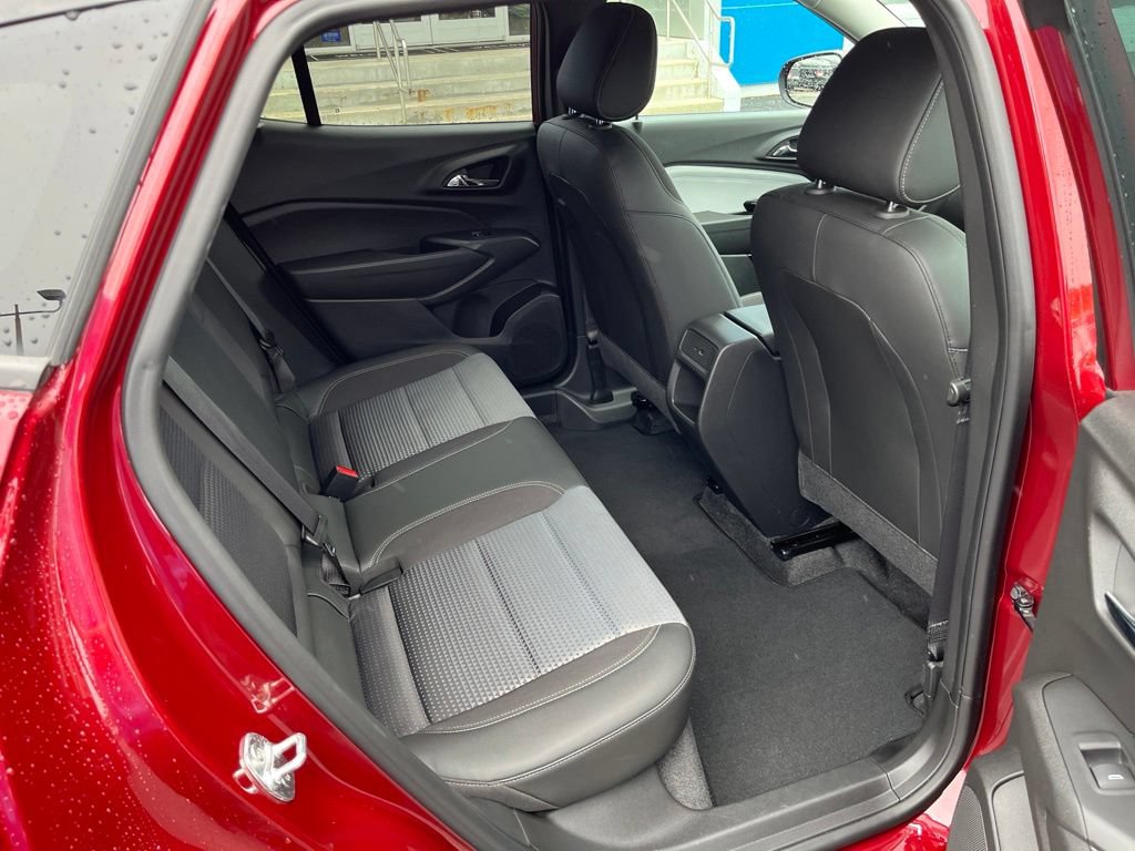Used 2024 Chevrolet Trax LT w/ Driver Confidence Package FWD image 46