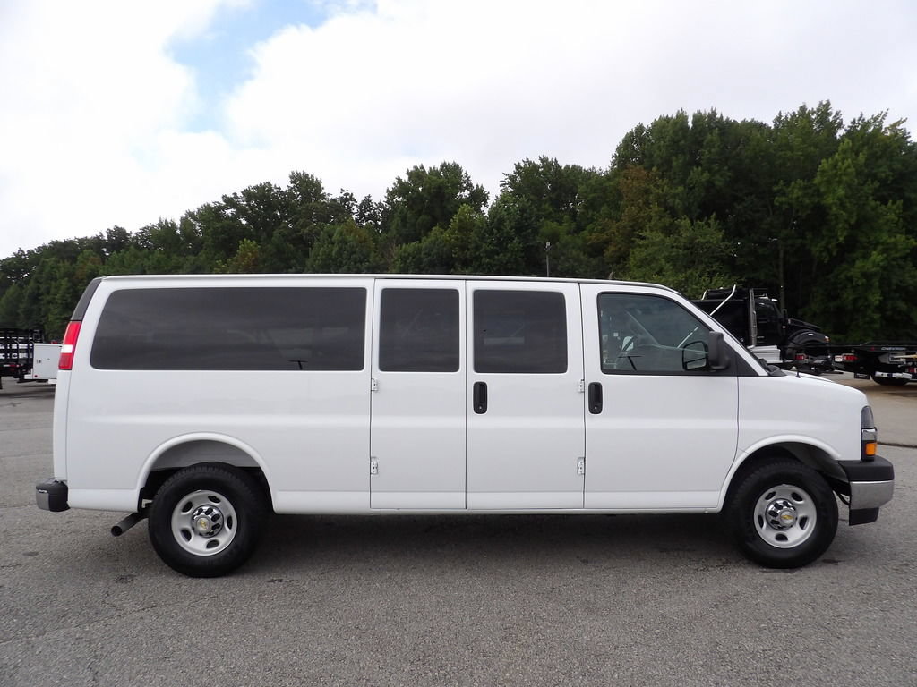 Used 2025 Chevrolet Express 3500 LT w/ LT Preferred Equipment Group RWD image 9