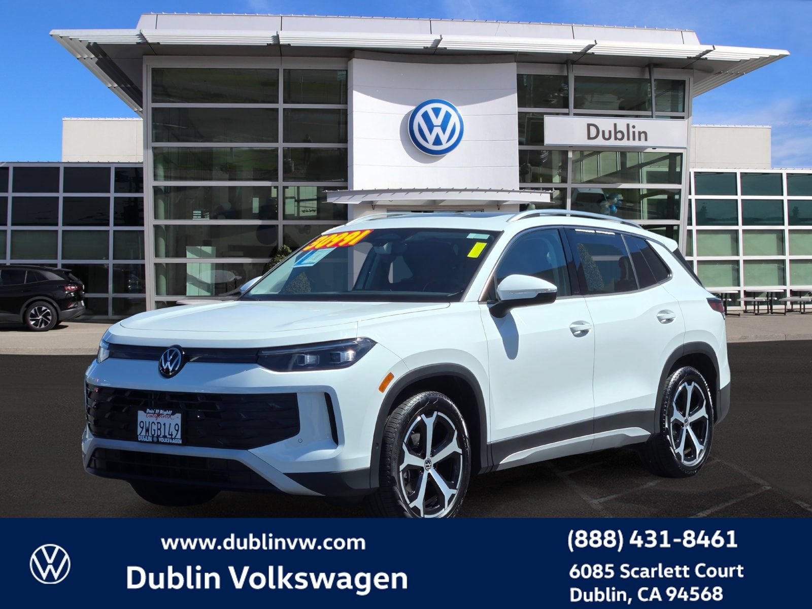 Certified 2026 Volkswagen Tiguan SE FWD image 8