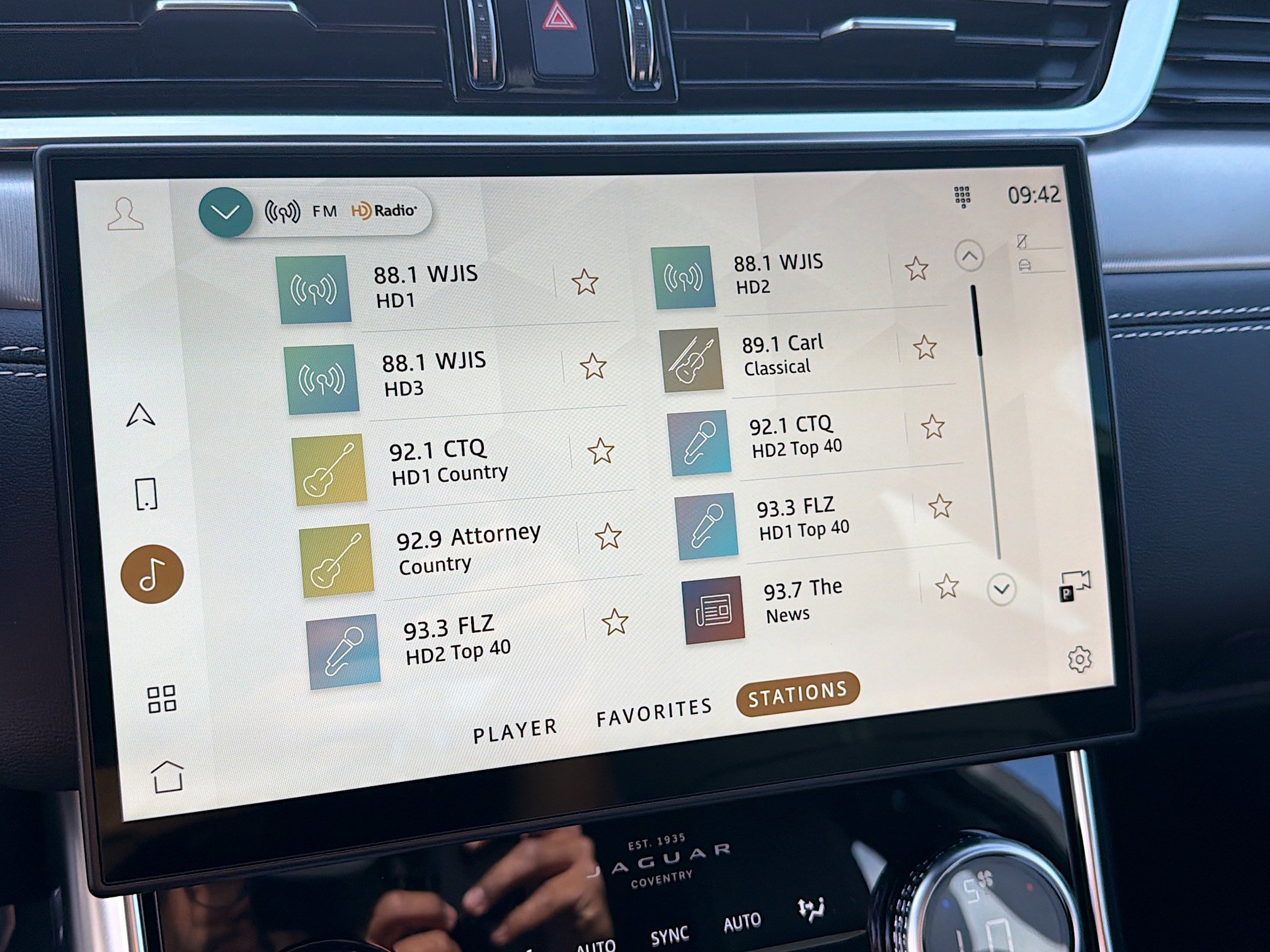 New 2024 Jaguar XF R-Dynamic SE image 31