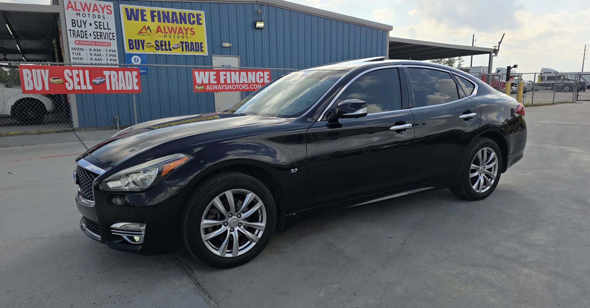Used 2015 INFINITI Q70 3.7 AWD/4WD image 2