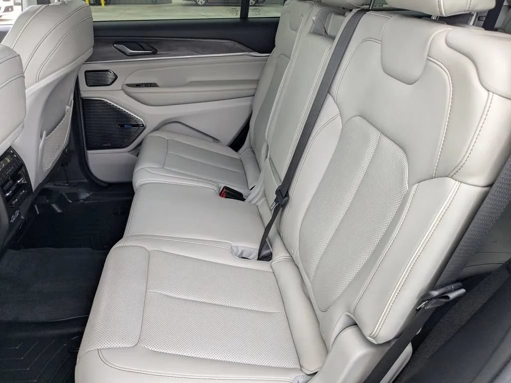 Used 2021 Jeep Grand Cherokee L Overland AWD/4WD image 15