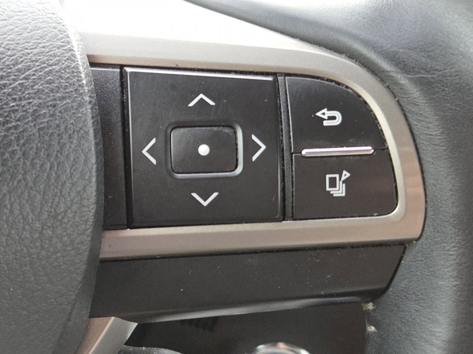Used 2016 Lexus RX 450h AWD w/ Accessory Package image 11