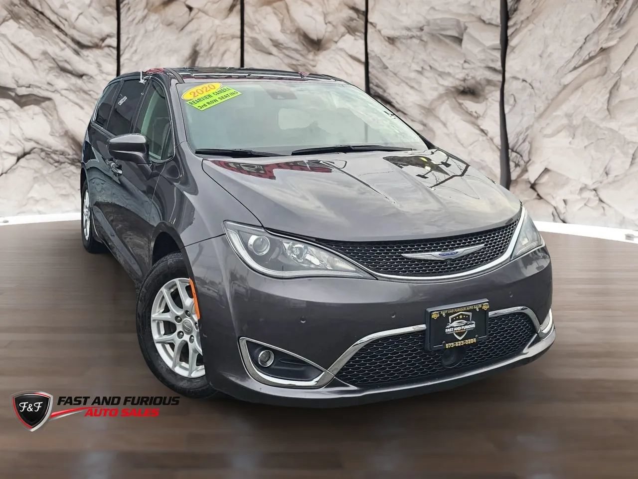 Used 2020 Chrysler Pacifica Touring w/ Advanced Safetytec Group FWD image 1