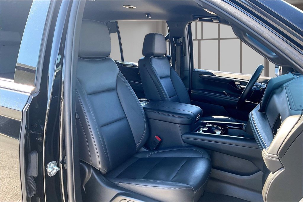 Used 2025 Chevrolet Tahoe LT AWD/4WD image 29