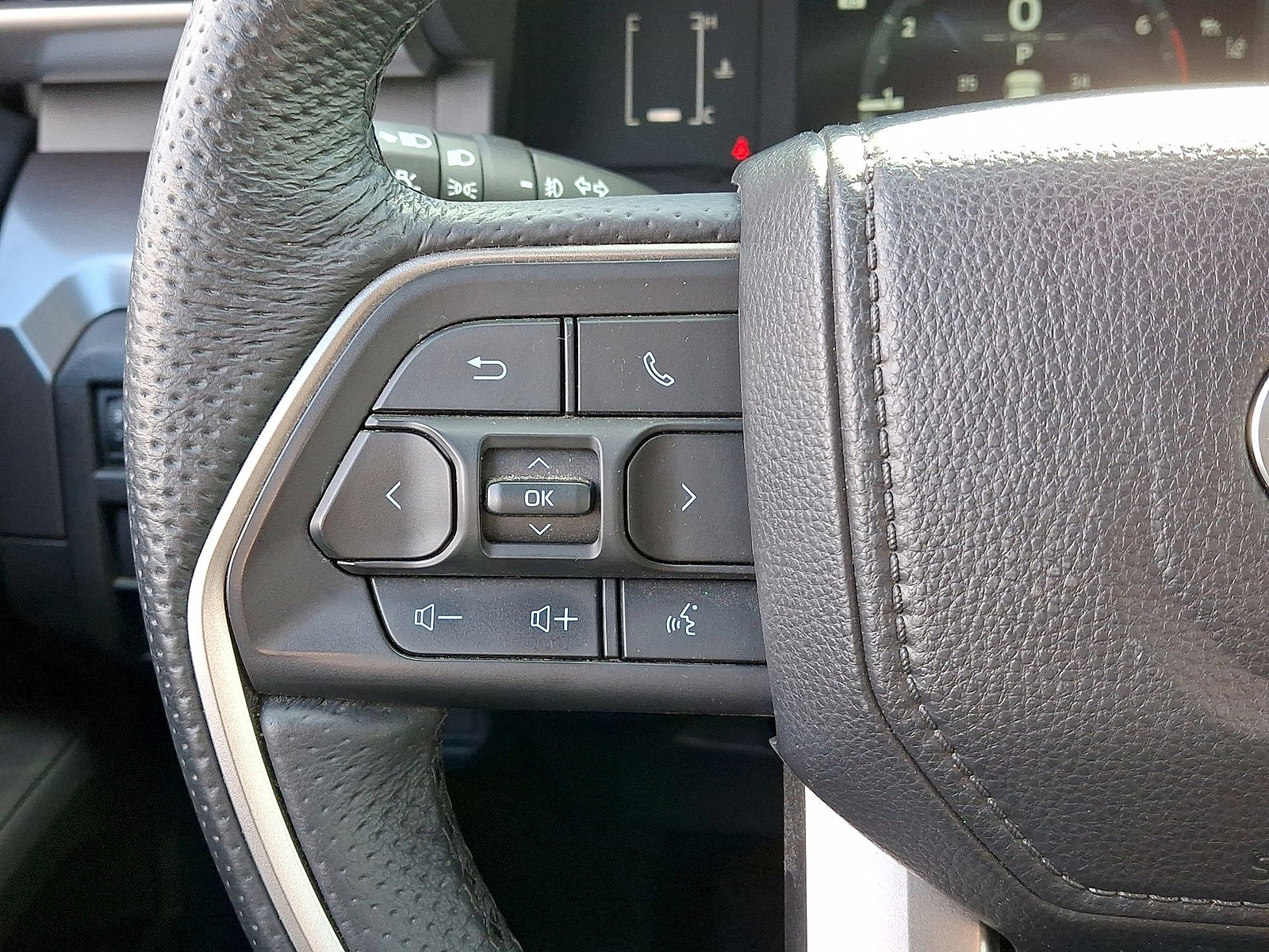 Used 2025 Toyota Tacoma SR5 w/ SR5 Upgrade Package AWD/4WD image 17