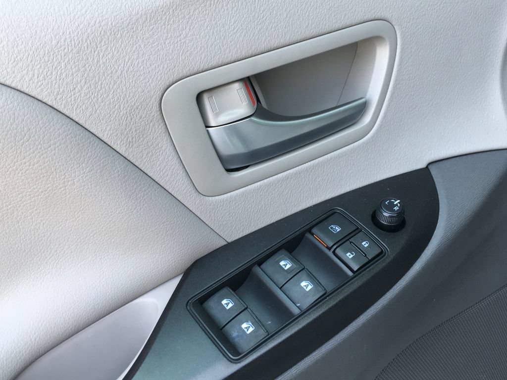 Used 2017 Toyota Sienna LE FWD image 20