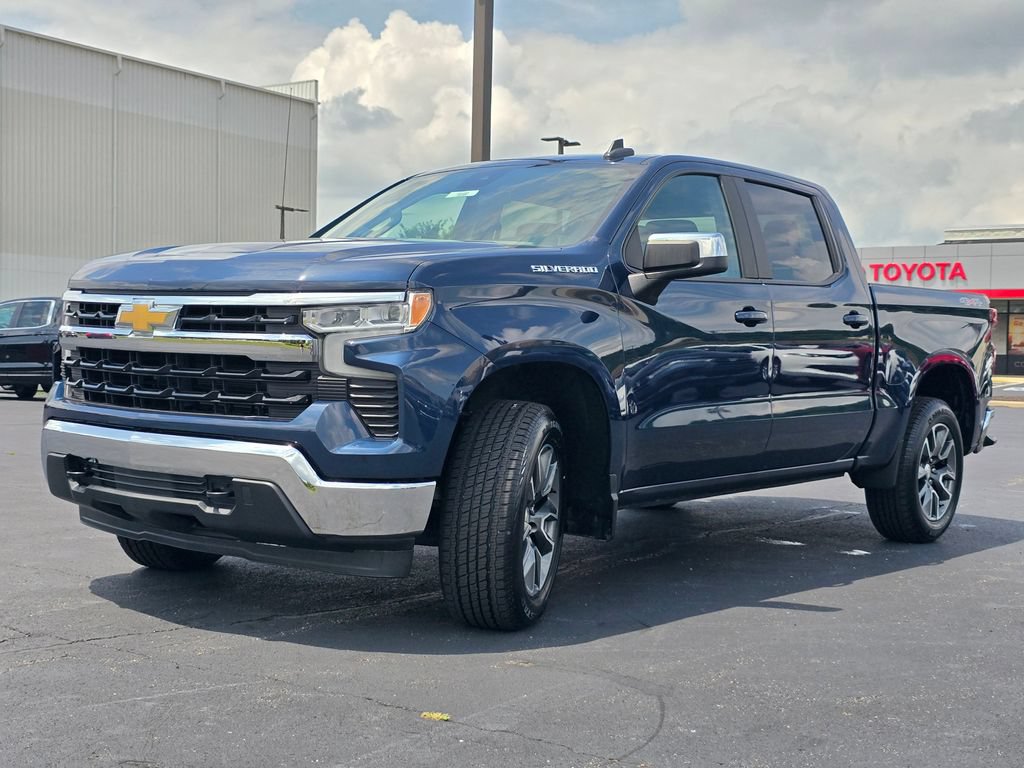 Used 2023 Chevrolet Silverado 1500 LT AWD/4WD image 4
