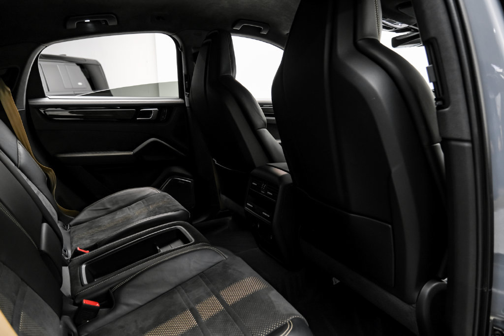 Used 2023 Porsche Cayenne Turbo GT AWD/4WD image 40