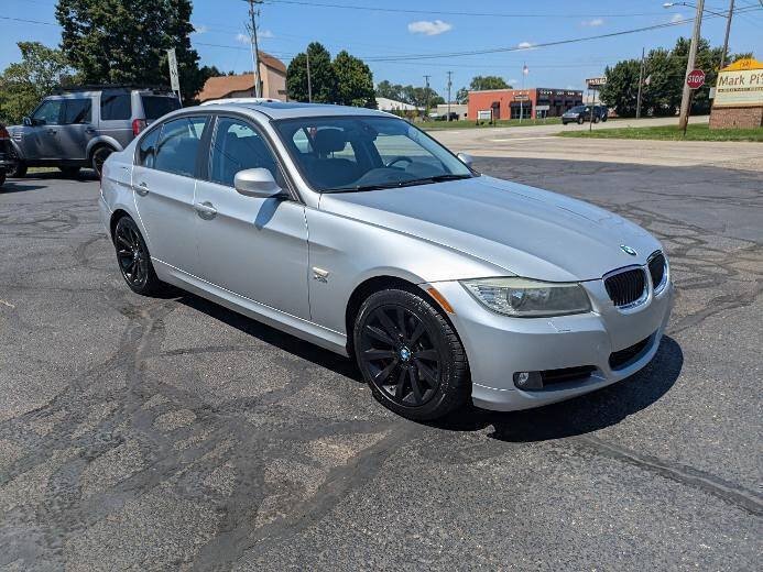 Used 2011 BMW 328i xDrive Sedan AWD/4WD image 4
