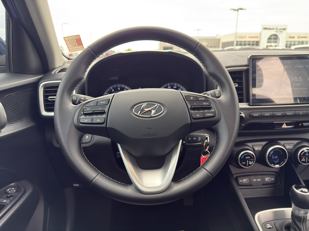 Used 2022 Hyundai Venue SEL FWD image 14