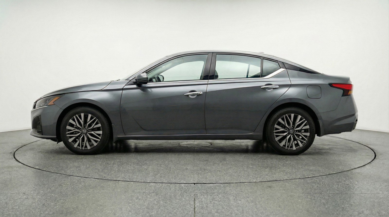 Used 2025 Nissan Altima 2.5 SV FWD image 5