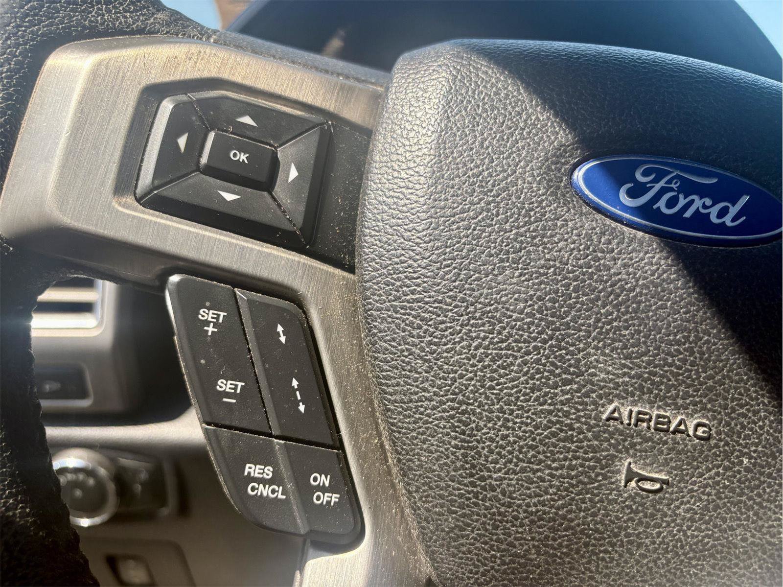 Used 2015 Ford F150 Platinum w/ Equipment Group 701A Luxury AWD/4WD image 22