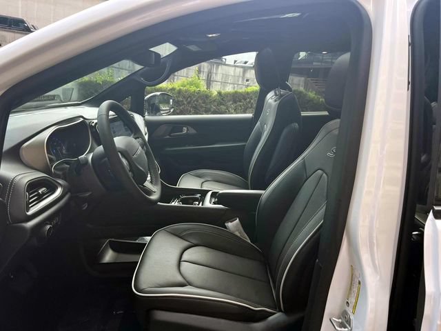 New 2027 Chrysler Pacifica Limited AWD/4WD image 6