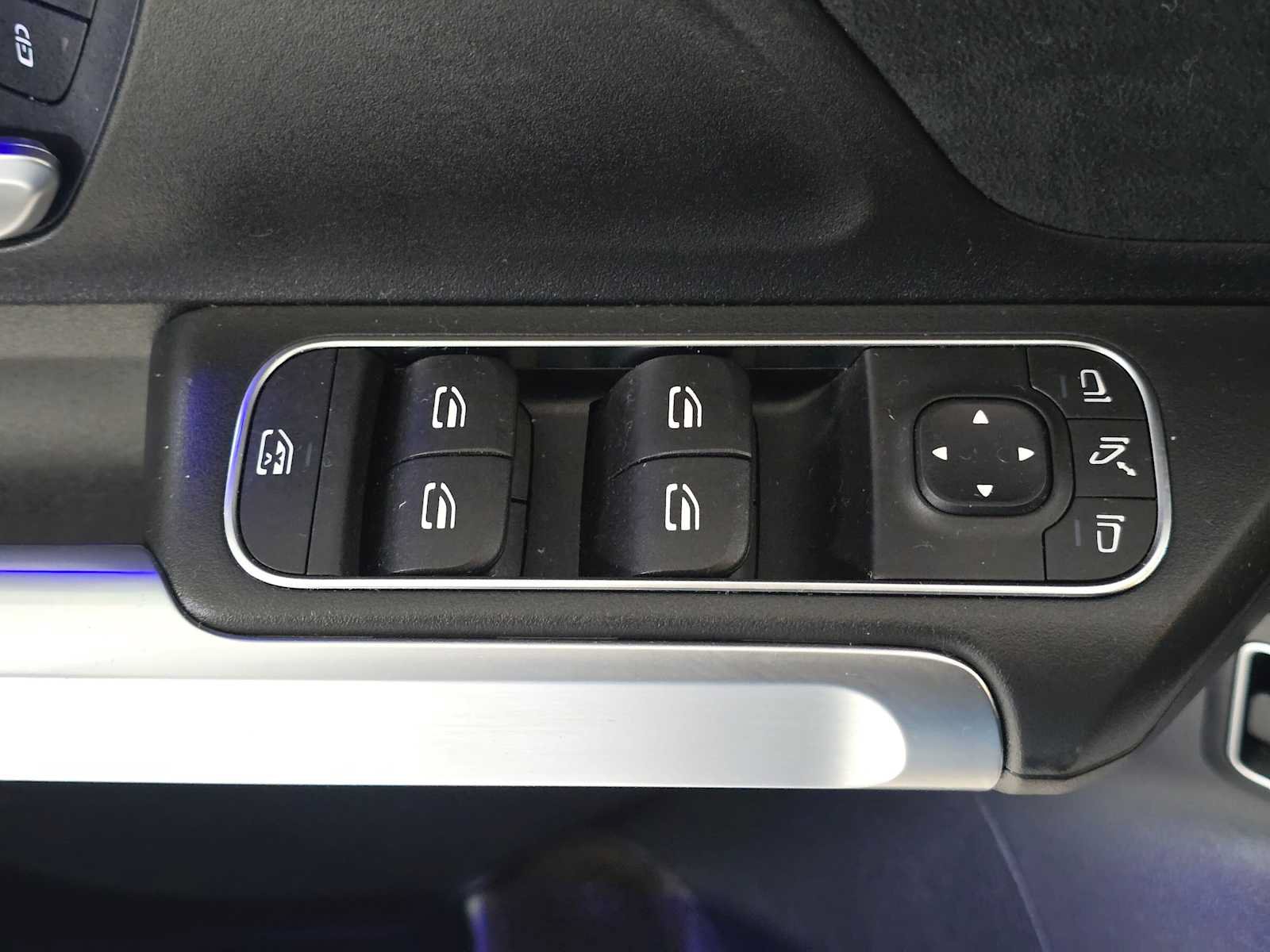 Used 2023 Mercedes-Benz GLB 250 4MATIC image 23