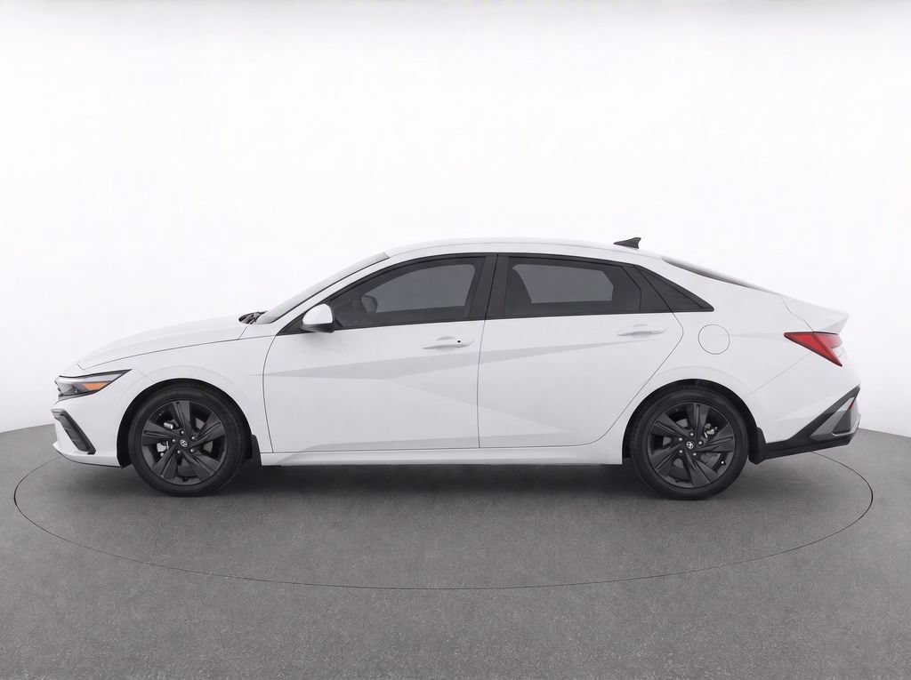 Used 2022 Hyundai Elantra SEL w/ Convenience Package FWD image 8