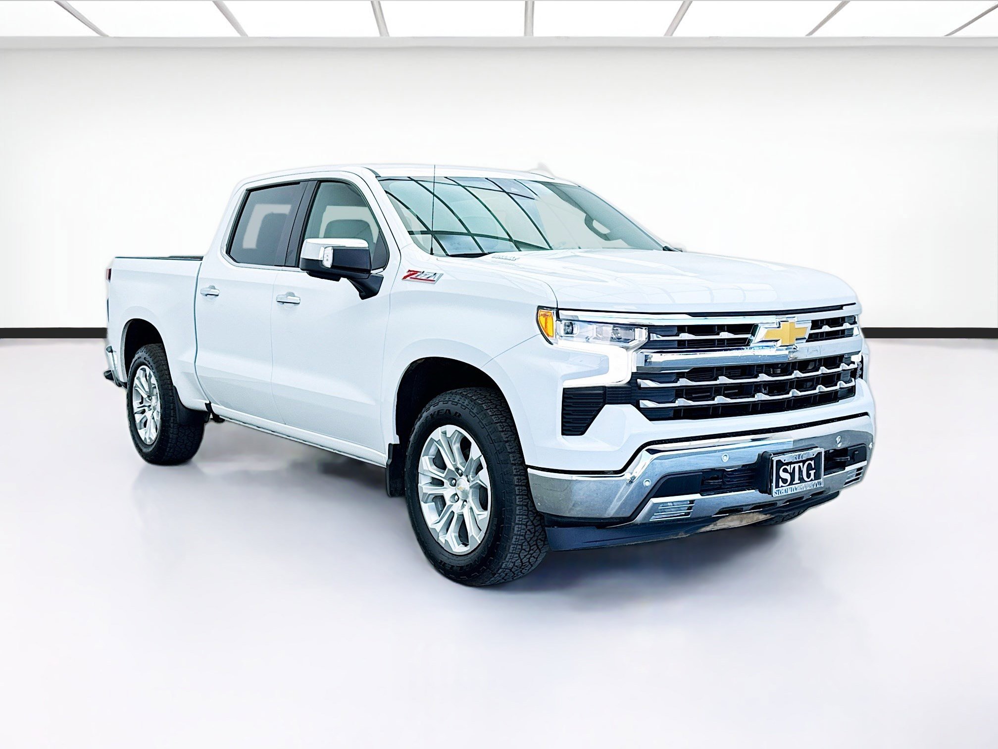 Used 2024 Chevrolet Silverado 1500 LTZ AWD/4WD image 3