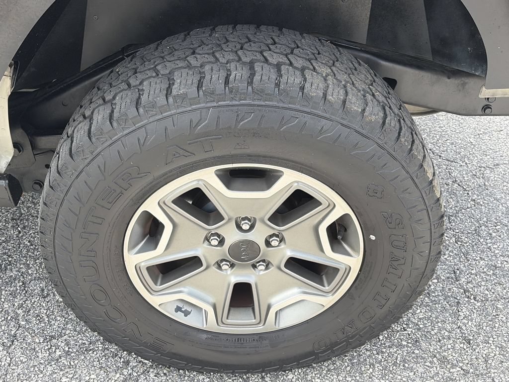 Used 2018 Jeep Wrangler Unlimited Rubicon w/ Connectivity Group AWD/4WD image 28
