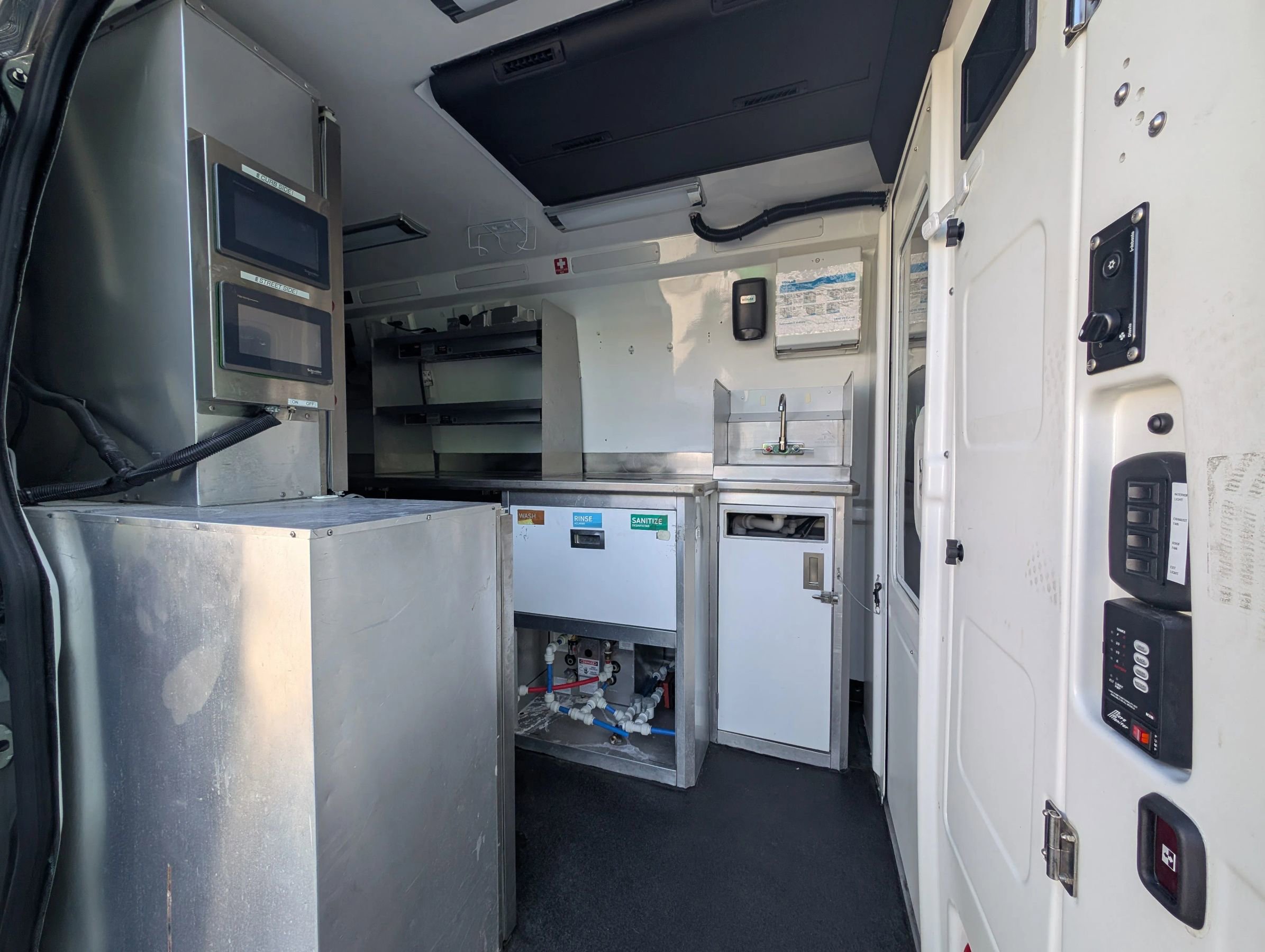 Used 2021 Mercedes-Benz Sprinter 4500 w/ Parking Package image 12