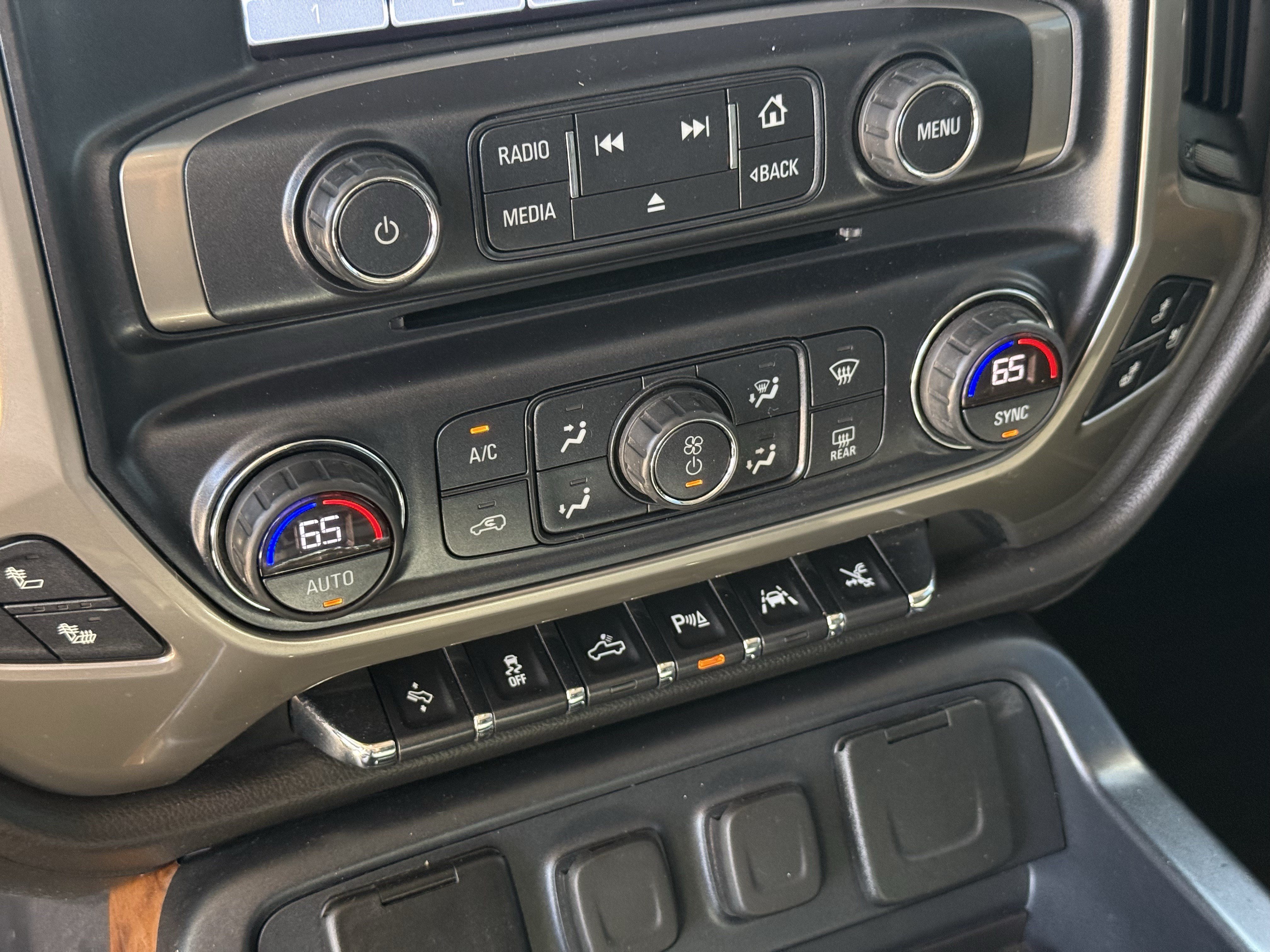 Used 2018 Chevrolet Silverado 1500 High Country AWD/4WD image 22