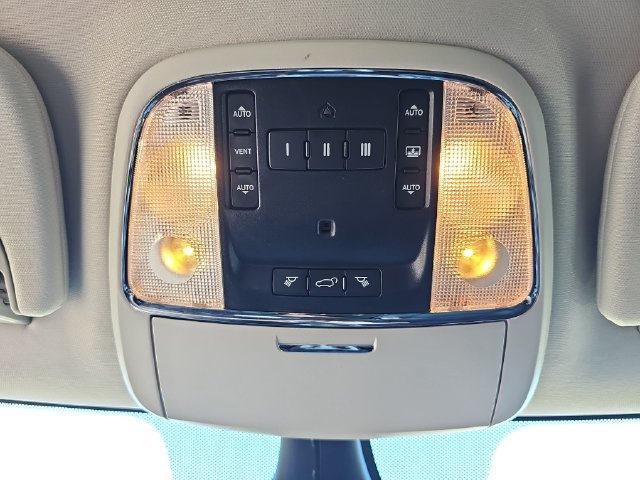 Used 2013 Jeep Grand Cherokee Overland w/ Trailer Tow Group RWD image 32