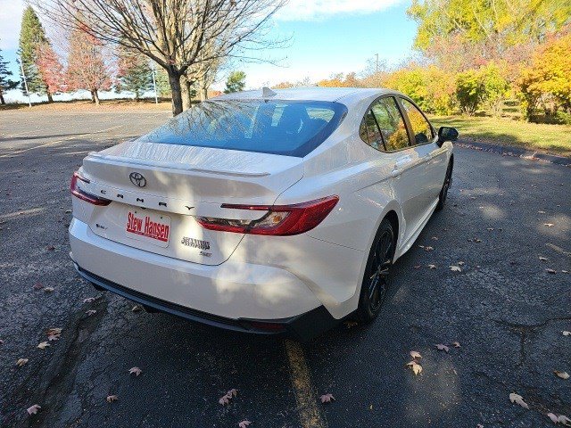 Used 2025 Toyota Camry SE image 6