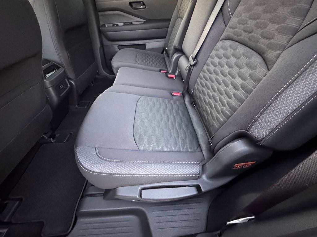 New 2025 Nissan Pathfinder SV image 12