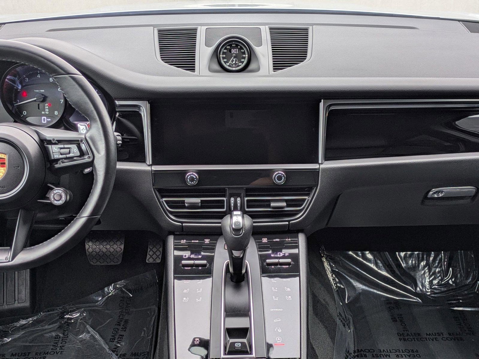 Certified 2024 Porsche Macan image 18