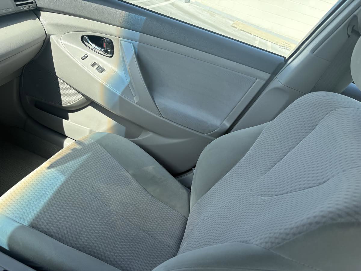 Used 2011 Toyota Camry LE image 22